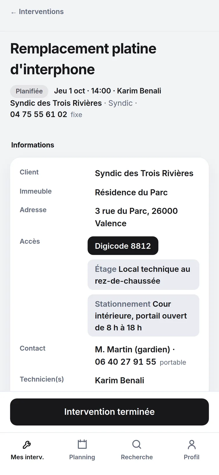 La fiche d’intervention avec le digicode, l’étage et le stationnement
